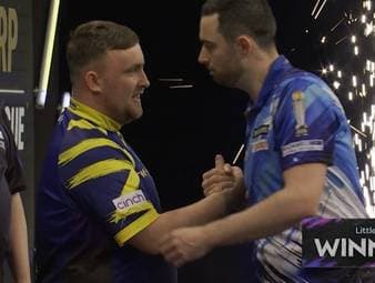 Luke Littler holt einen 1-4 Rückstand gegen Luke Humphries auf und zwingt Humphries in dem Decider. Im letzten Leg des Viertelfinals liefern sich die beiden Darts-Stars ein packendes Doppel-Drama.