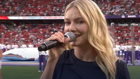 Astrid S sang zur Eröffnung der Frauen-EM die norwegische Hymne