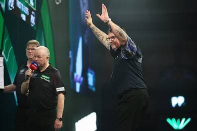 Anderson lässt die Muskeln spielen