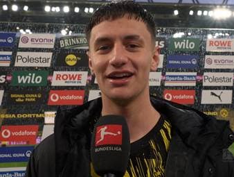 Der junge Luca Reggiani schießt gegen den FC Augsburg sein erstes Bundesliga-Tor. Im Interview ist er immer noch überwältigt. 