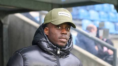 Kennedy Okpala steht im Zentrum eines kuriosen Wechsel-Wirrwarrs