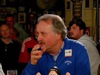 Bayer Leverkusen gerät bei Olympiakos Piräus früh in Rückstand. Der Eckball bringt SPORT1-Experte Peter Neururer im Fantalk in Rage.