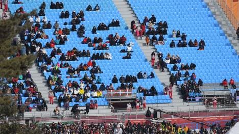 Obwohl viele Tickets verkauft werden, bleiben die Zuschauerränge häufig ziemlich leer