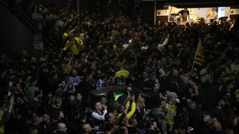 Ein Fan von AEK Athen wurde erstochen