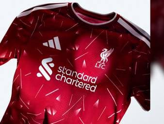 Der FC Liverpool hat sein neues Trikot für die kommende Saison vorgestellt. In den sozialen Netzwerken scheint das Design zweitrangig zu sein, denn sie fordern in allererster Linie den Rauswurf von Trainer Arne Slot.