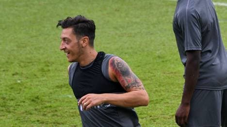 Mesut Özil stieg am Mittwoch ins Training von Arsenal ein