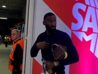 "Jetzt willst du mit mir reden?"