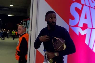 "Jetzt willst du mit mir reden?"