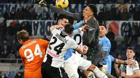 Udine-Torwart Maduka Okoye im Spiel gegen Lazio