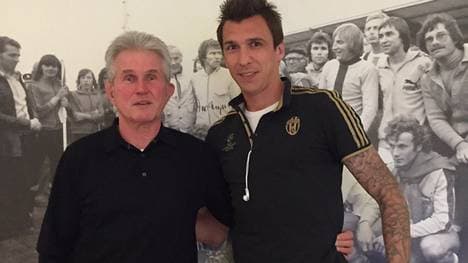 Mario Mandzukic (r.) trifft Jupp Heynckes
