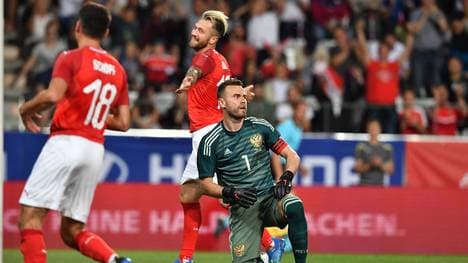 Alessandro Schöpf (l.) gelang gegen Russland das Tor des Tages