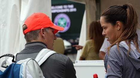 Bastian Schweinsteiger hilft Ana Ivanovic, wo er kann