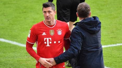 Robert Lewandowski (l.) fehlt wegen einer Knieverletzung