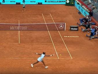 Venus Williams hat bei den Madrid Open die erste Runde des Turniers gegen die US-Amerikanerin Kaitlin Quevedo verloren. Dabei stellte sie einen Negativrekord auf und ist die erste Nummer 1 der Weltrangliste, die zehn Matches in Folge verloren hat.