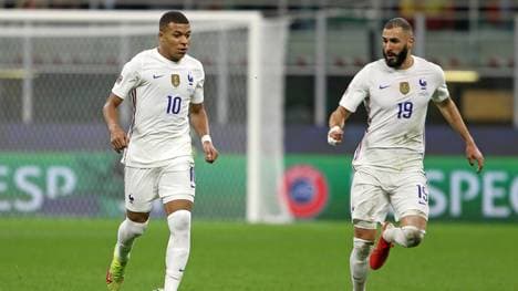 Kylian Mbappe (l.) und Karim Benzema (r.) spielen bereits in der französischen Nationalmannschaft zusammen