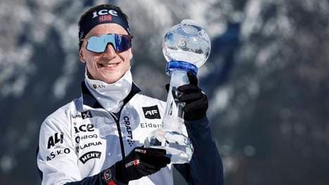 Johannes Thingnes Bö hat zum fünften Mal den Gesamtweltcup gewonnen