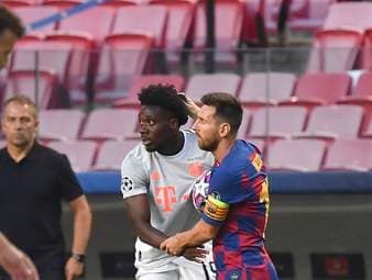 Alphonso Davies bereitet mit einem Traumsolo das 5:2 der Bayern vor. Im Fantalk werden Vergleiche zu Lionel Messi laut.