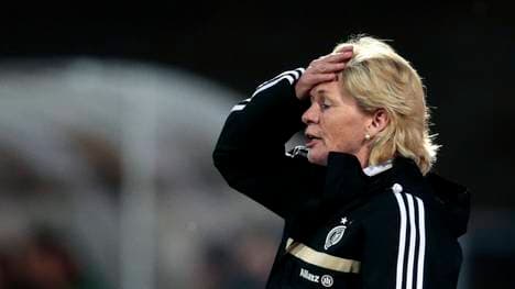 Bundestrainerin Silvia Neid ist besorgt