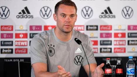 Manuel Neuer bei der PK