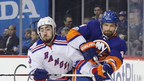 Dennis Seidenberg (r.) kämpft um einen neuen Vertrag bei den New York Islanders 