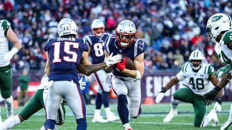Julian Edelman (m.) durfte sich über den fünften und letzten Patriots-Touchdown freuen
