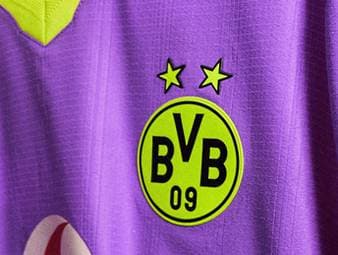 Borussia Dortmund hat sein neues Ausweichtrikot für die Saison 2026/27 vorgestellt. Mit einem auffälligen Lila-Design, neongelben Details und einer Präsentation in Tokio setzt der BVB auf einen mutigen Look, der Tradition und Moderne verbindet.