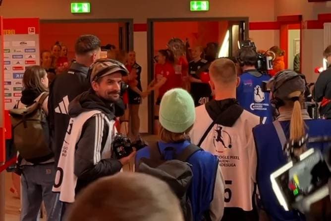 Party im Kabinentrakt: So feiern die Bayern-Frauen