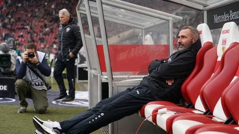 STUTTGART, GERMANY - NOVEMBER 24: Tim Walter, head coach of Stuttgart during the Second Bundesliga match between VfB Stuttgart and Karlsruher SC at Mercedes-Benz Arena on November 24, 2019 in Stuttgart, Germany. (Photo by Thomas Niedermueller/Bongarts/Getty Images)