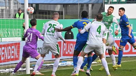 Braunschweigs Erencan Yardimci vergab kurz vor der Pause mit einem Pfostentreffer die beste Chance