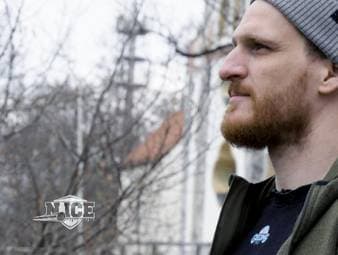 Eine "Drecksau" mit der "Leck-mich"-Mentalität - Korbinian Holzer spricht mit Rick Goldmann über seine Werte und seine Karriere. Die komplette Doku der Reihe N.ICE - Goldis Eishockey-Welt.