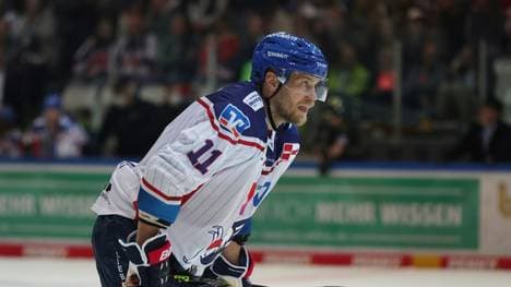 DEL: Wolfsburg nutzt Mannheims Patzer