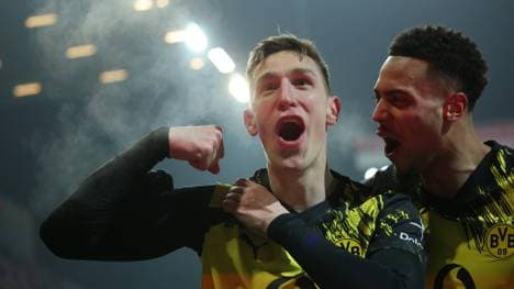 Schlotterbeck (l.) bejubelt sein Tor