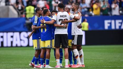 Felix Nmecha beim Gebet nach dem Spiel gegen Curacao