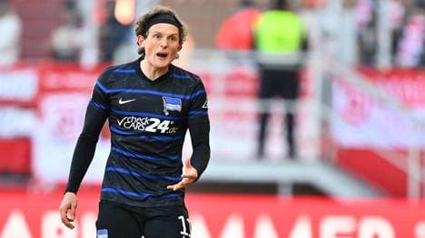 Fabian Reese ärgert sich während des Spiels gegen Jahn Regensburg