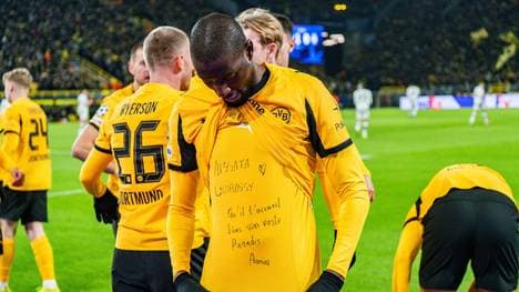 Guirassy zeigt die emotionale Botschaft