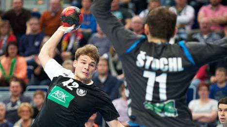 Paul Drux (l.) ist mit 19 Jahren jüngster Spieler im DHB-Team. ZUM DURCHKLICKEN: Das vorläufige deutsche WM-Aufgebot