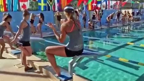 Auch das Swim&-Dive-Team der Florida International University erstarrt für die #MannequinChallenge