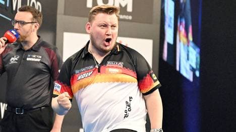 Martin Schindler steht im Achtelfinale der Swiss Darts Trophy
