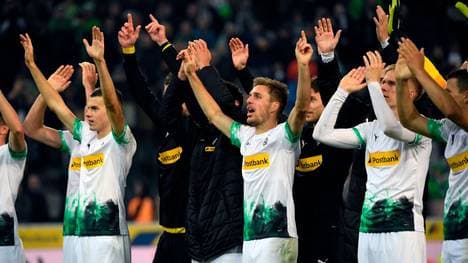 Mönchengladbachs Spieler feiern das 4-2 gegen Eintracht Frankfurt