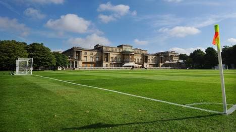 Fußballplatz-Amateure-leer