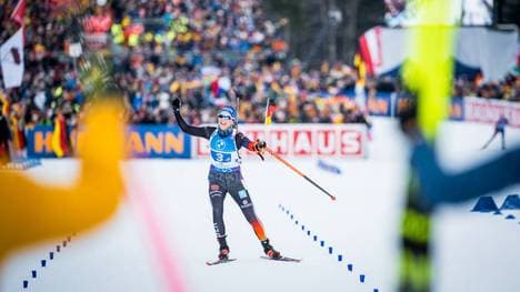 Franziska Preuss feierte den Staffel-Sieg mit der deutschen Mannschaft