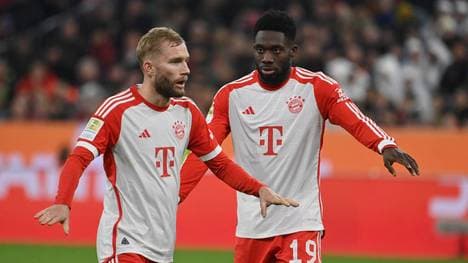 Konrad Laimer (l.) und Alphonso Davies beginnen gegen Mainz beide