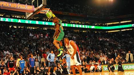 In dieser Szene sprang Nate Robinson beim Slam Dunk Contest 2009 über Big Man Dwight Howard