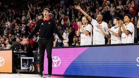 Mumbrú (l.) peilt in Katar die Titelverteidigung an