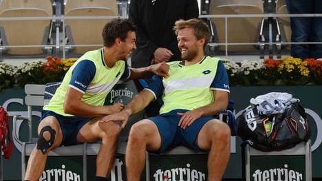 Andreas Mies (l.) und Kevin Krawietz haben die Titel bei den French Open verteidigt