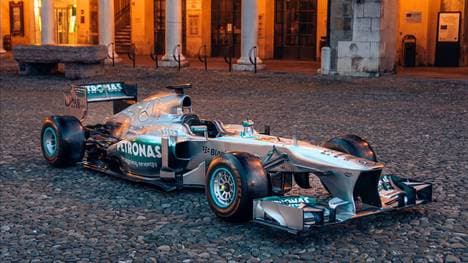 Der 2013er F1-Rennwagen von Lewis Hamilton wurde versteigert