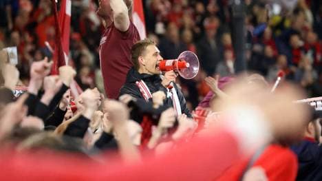 Nils Petersen wurde von den Fans des SC Freiburg emotional verabschiedet