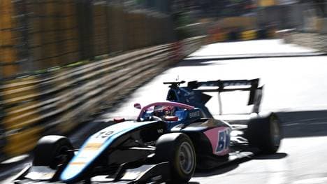 Sophia Flörsch in den Straßenschluchten von Macau