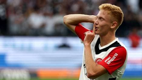 Hugo Larsson zeigt einen ungewöhnlichen Jubel - mit brisanter Botschaft?