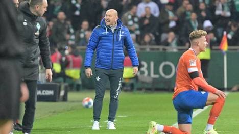 Torsten Lieberknecht hatte im Spiel bei Werder Bremen auch viel Redebedarf mit den Fans